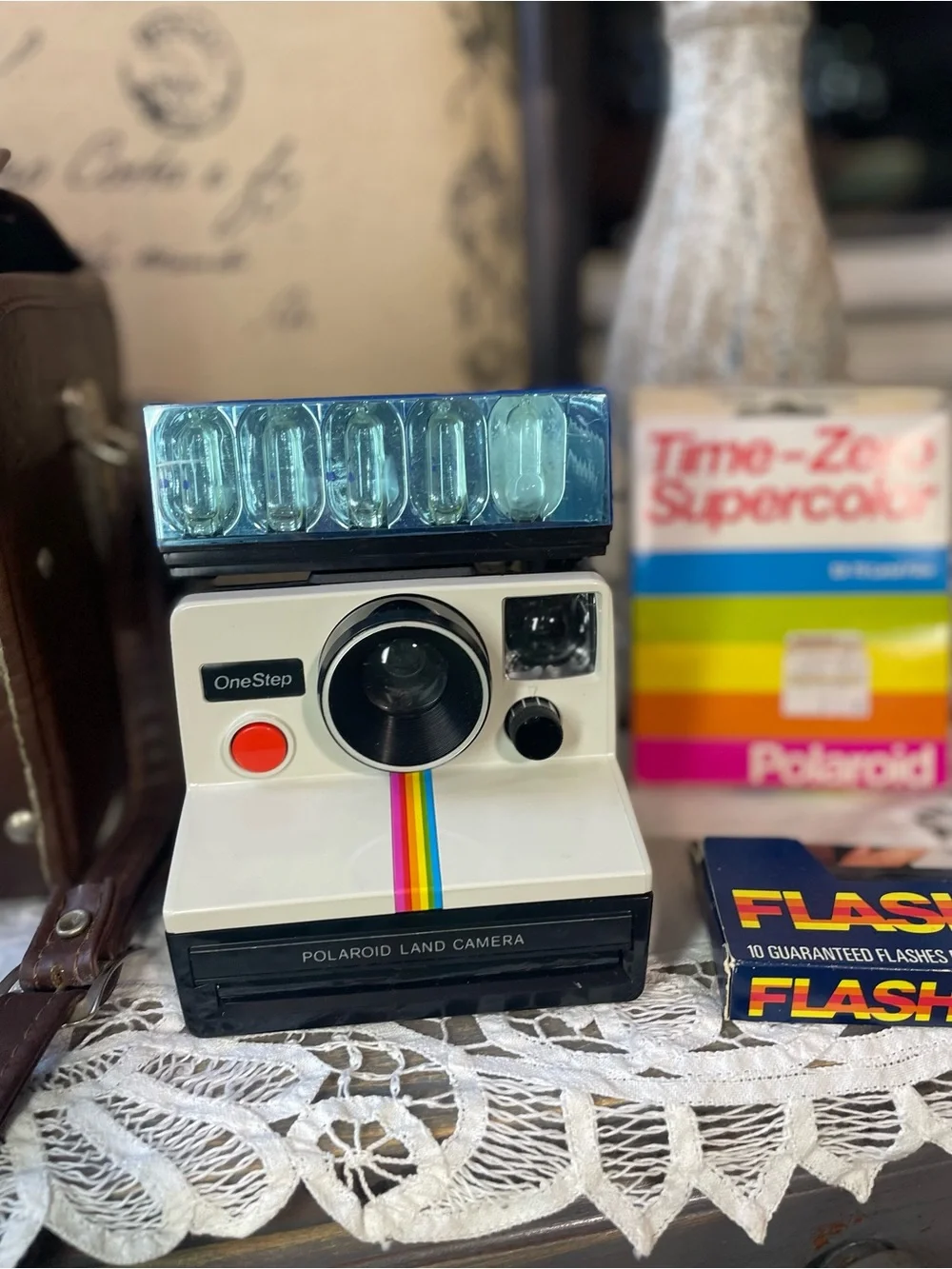 Vintage POLAROID Land camera instant photo white rainbow case film flash bar